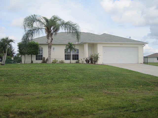 1st image of 703 NW 17th Ave
