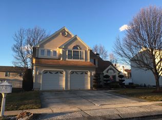 7 Oak Hollow Ln, Sicklerville, NJ 08081