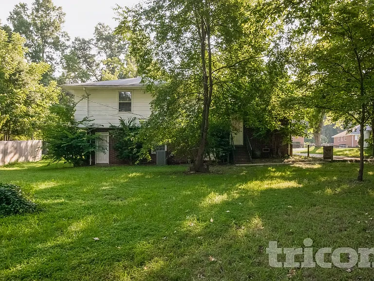 4200 Gladstone Ln — Photo 14