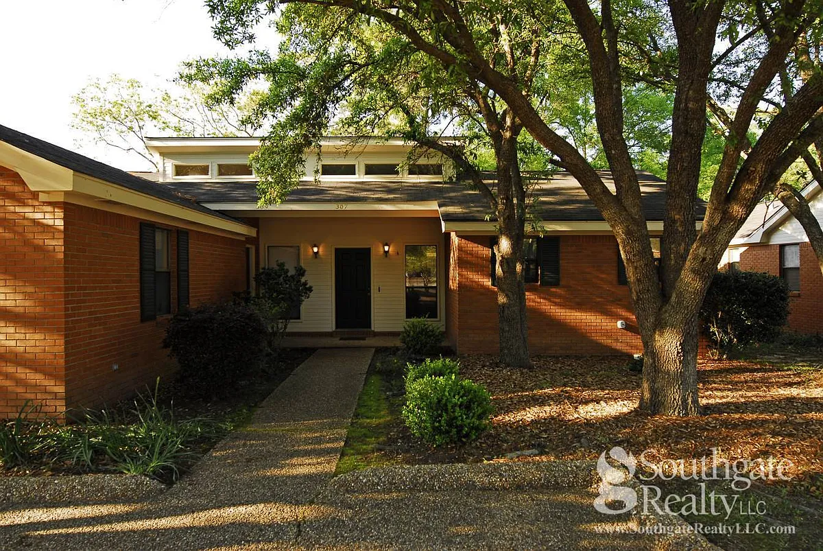Building Photo - 2704B McInnis Loop #2704BML