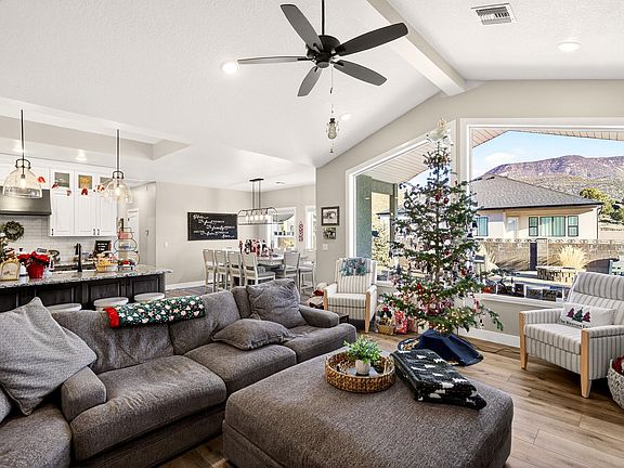 3rd image of 2303 S Canyon Cir