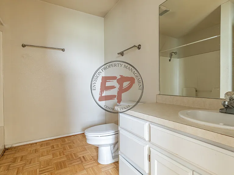 520 E Live Oak St #B — Photo 6