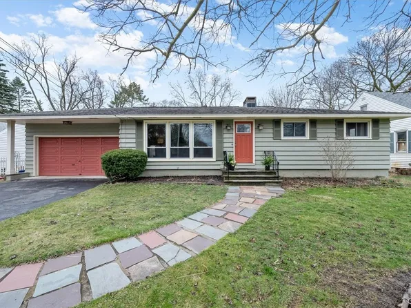 111 Maple Dr, Fayetteville, NY 13066