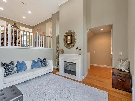 5th image of 928 Camille Ln