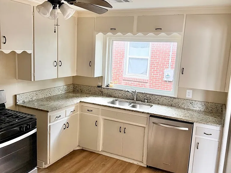 2673 S Sandusky Ave — Photo 18