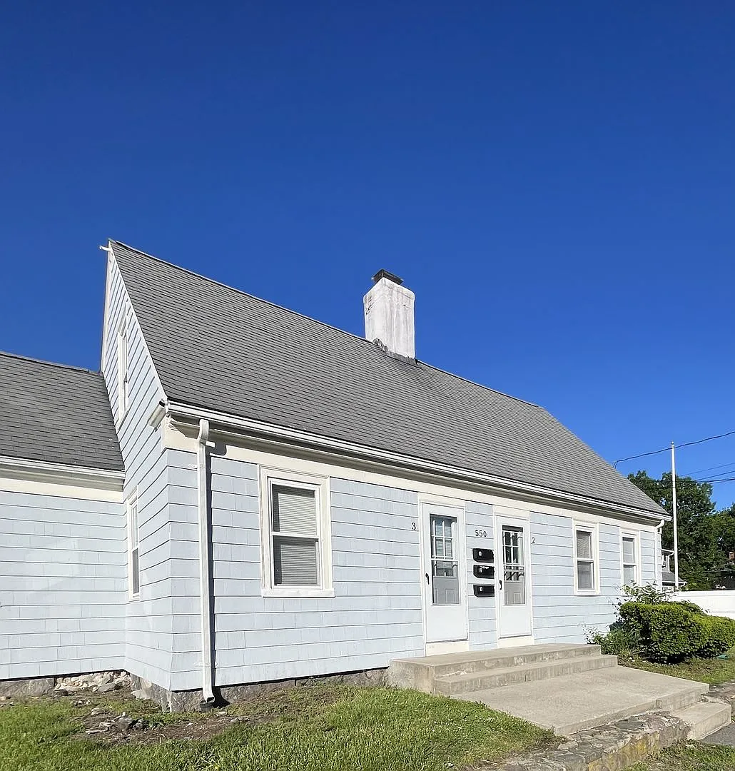 Nice Sunny 2 BR / 1 Ba Apt. in Stoughton — Photo 1