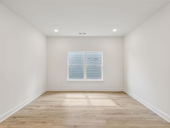 4th image of 529 Banchory Dr Lot 7