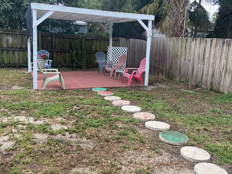 515 E Adalee St — Photo 24