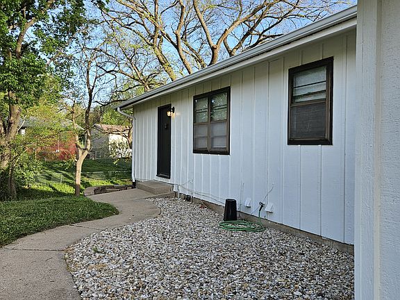 Entrance to side B. Follow sidewalk to the left of driveway.