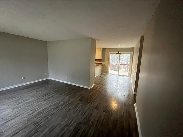 700 Woodclift Dr — Photo 2