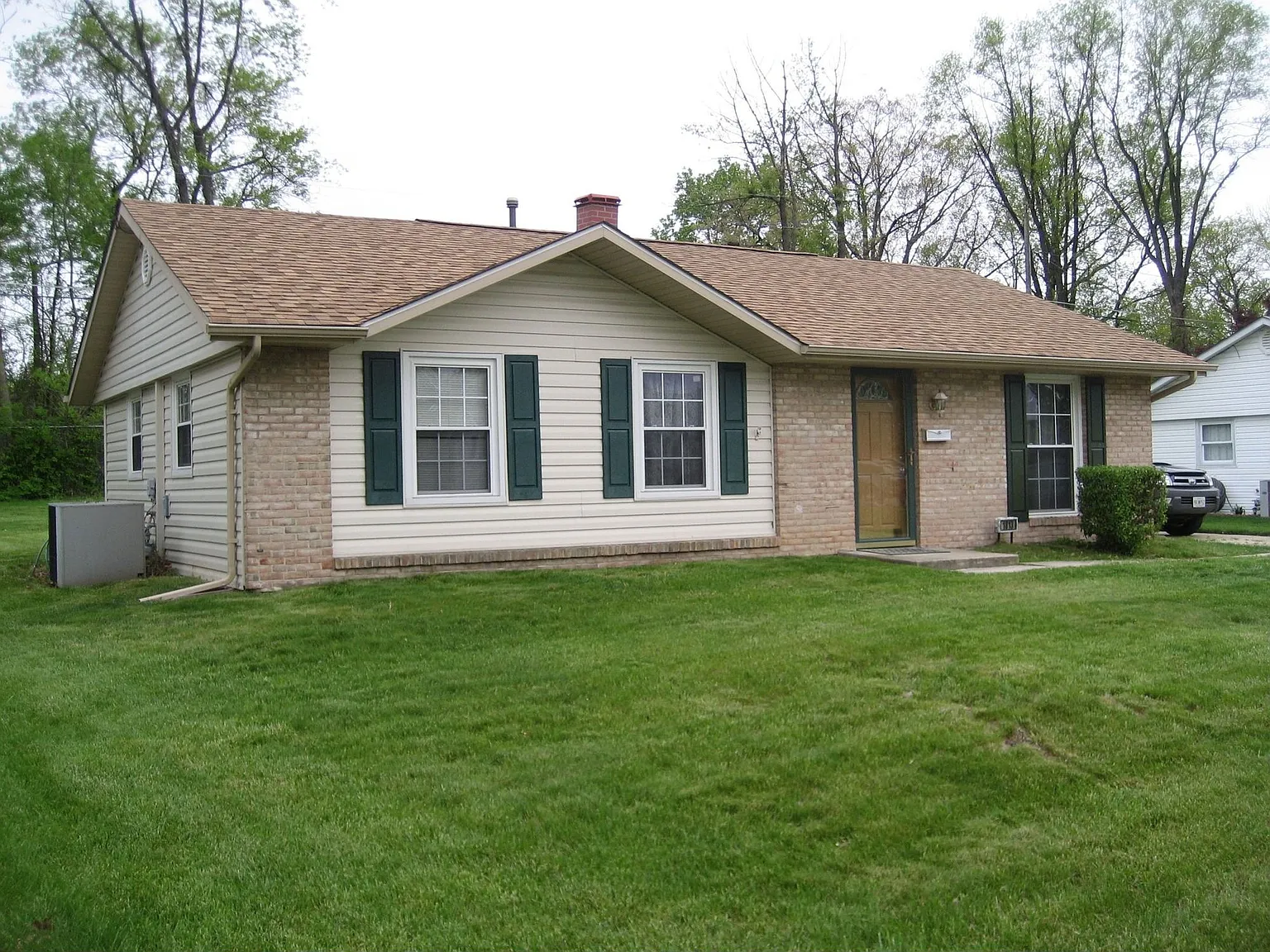 1813 Larch Dr photo 1