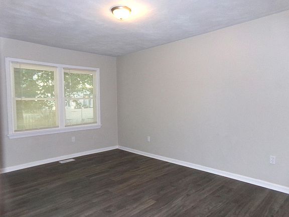 3rd image of 415 W 32nd St