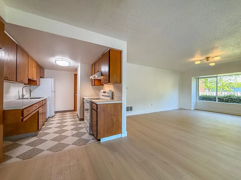 Kingcity Apartments — Photo 6