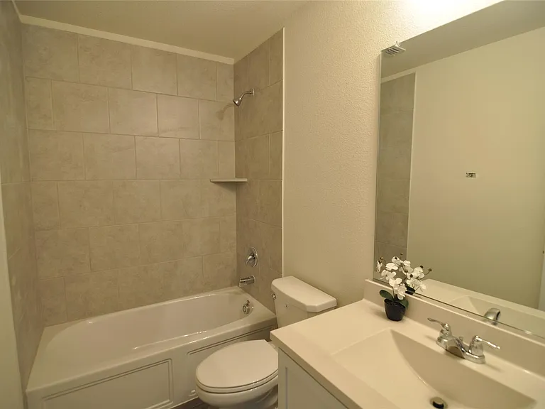 8913 Zubia Ln — Photo 14