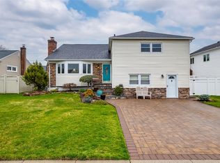 196 Daniel Rd N, Massapequa, NY 11758