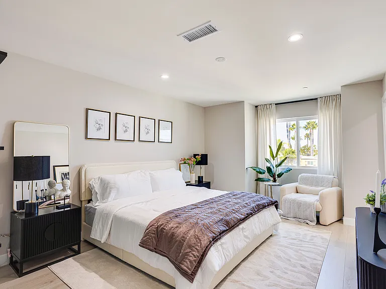 1020 S Mollison Ave — Photo 13