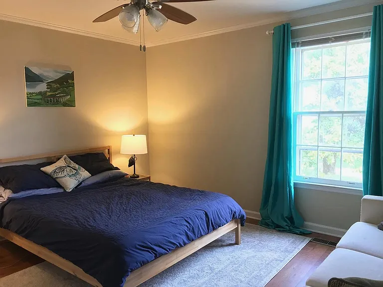 2607B Blakemore Ave — Photo 9