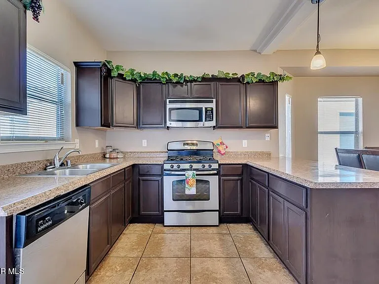 12921 Hueco Cave Dr — Photo 13
