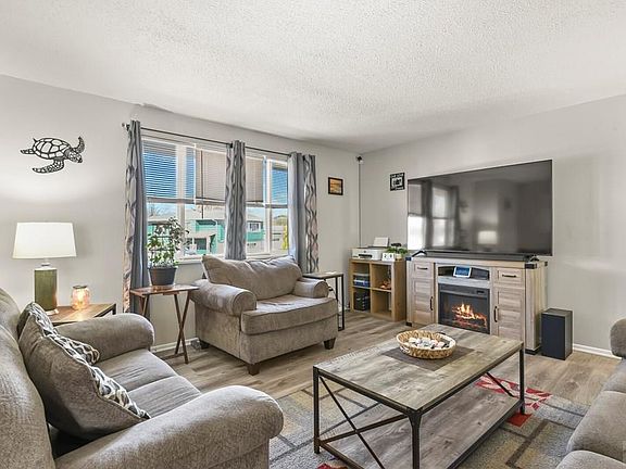 3rd image of 1309 Tappan Cir