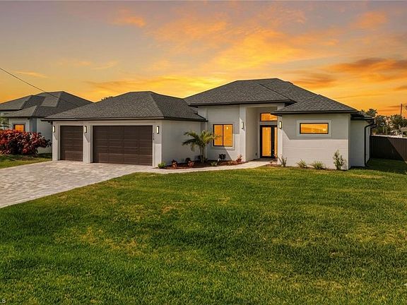 3rd image of 224 NW 14TH PL