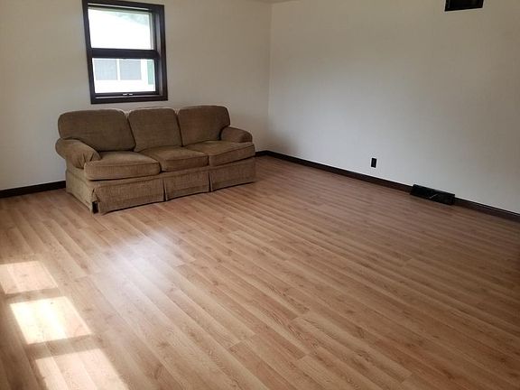 4th image of 126 Saunders St
