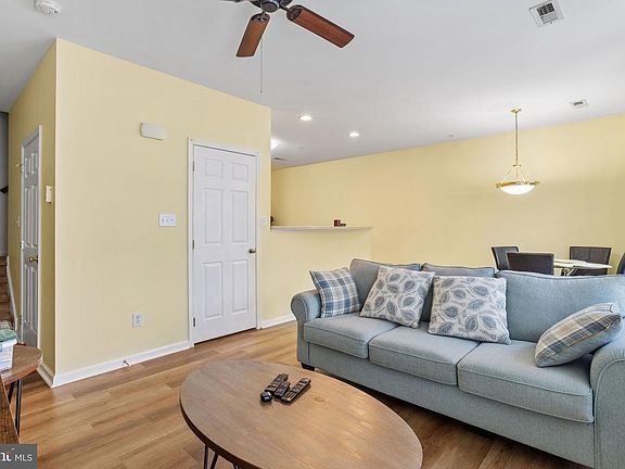 3rd image of 19 Fox Ct