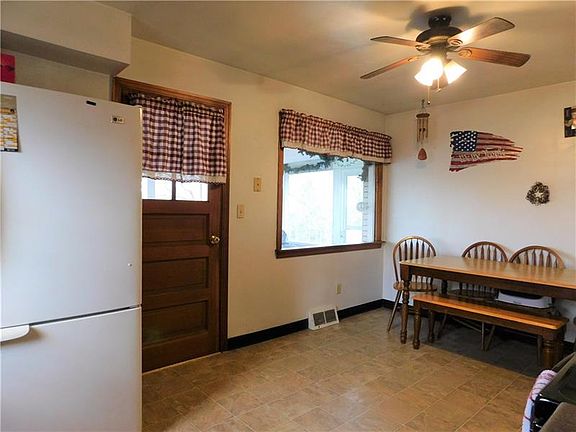 5th image of 216 Easy St