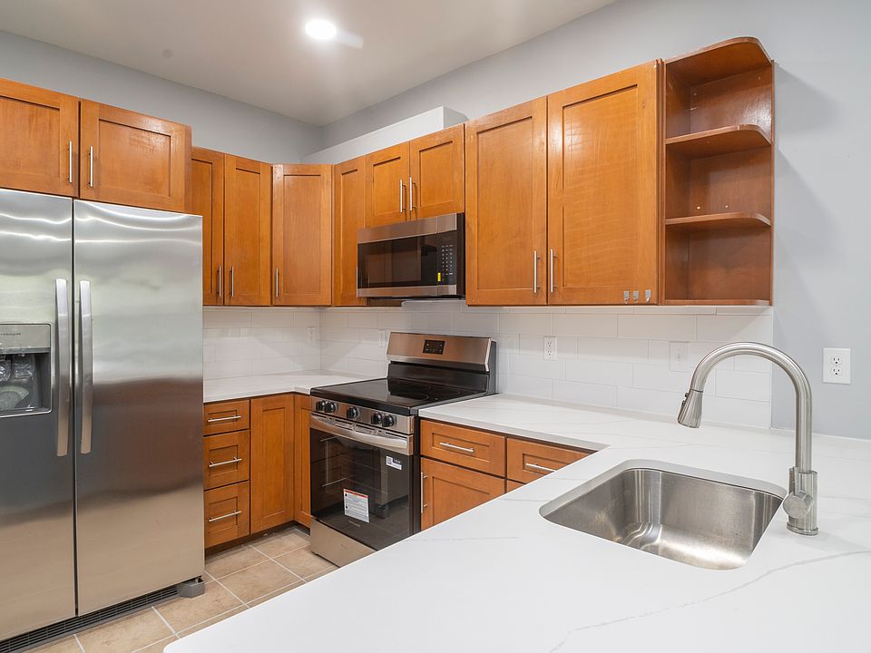 1st image of 415 N Kenwood Ave