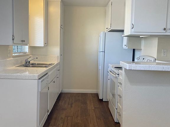 5th image of 390 S Mollison Ave #16