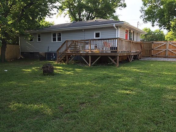 3rd image of 110 Hart Ln