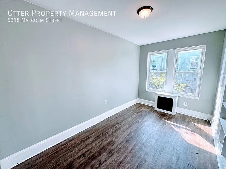 5318 Malcolm St — Photo 12