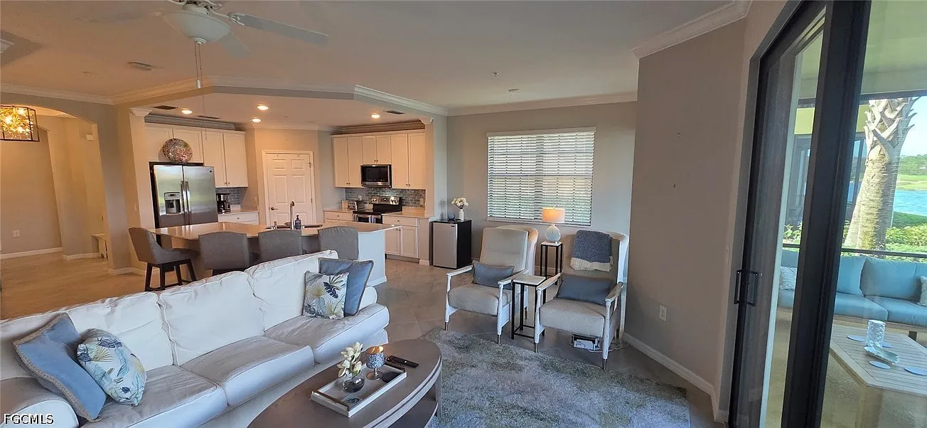 3 bed, 2.0 bath, 1722 sqft, $7,300 — Photo 4