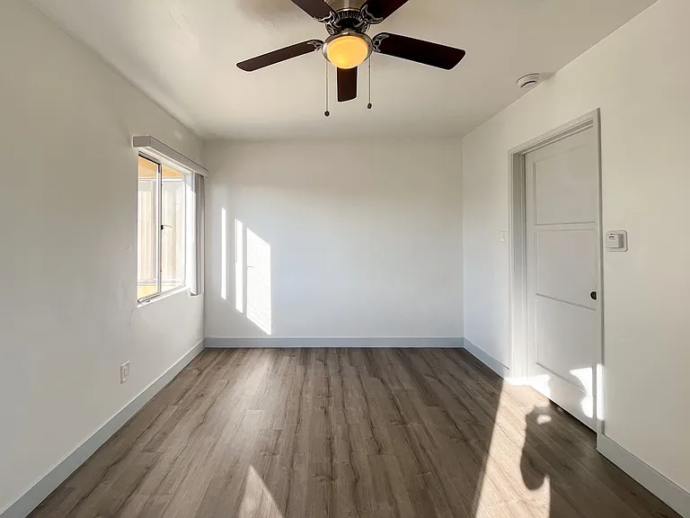 5919-5925 Crenshaw Blvd — Photo 15