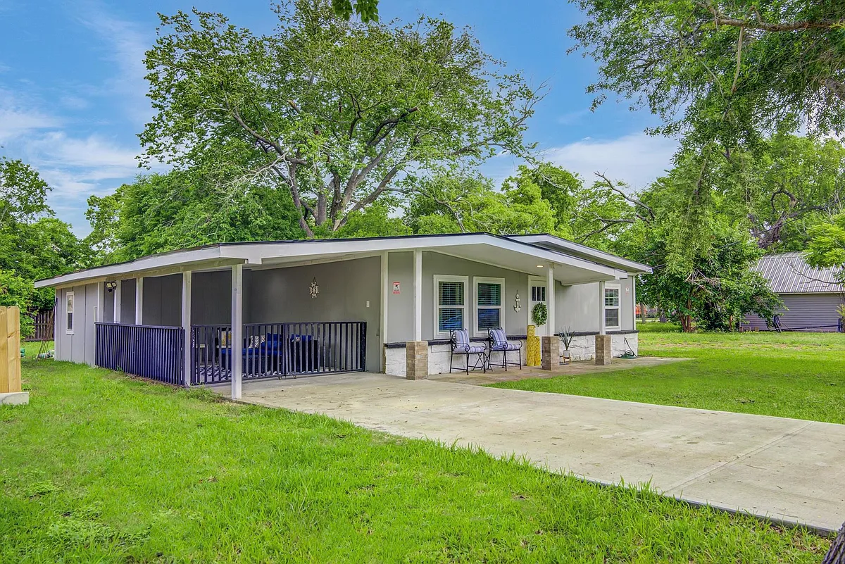 Building Photo - 541 Circle Dr