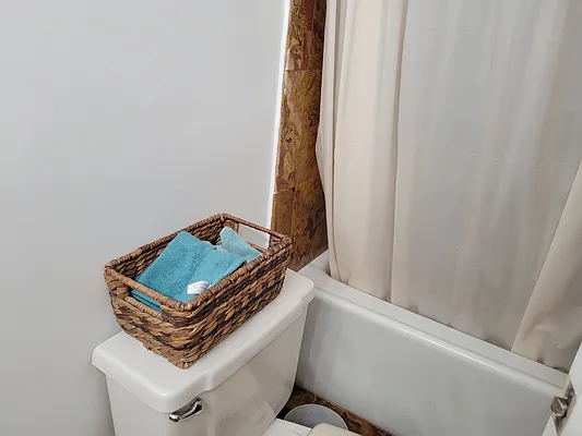 Rented by Chartwell Manhattan Realty | media 32