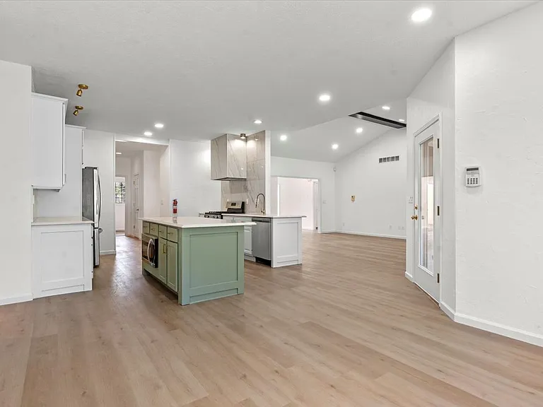 114 Heatherstone Dr #1 — Photo 15