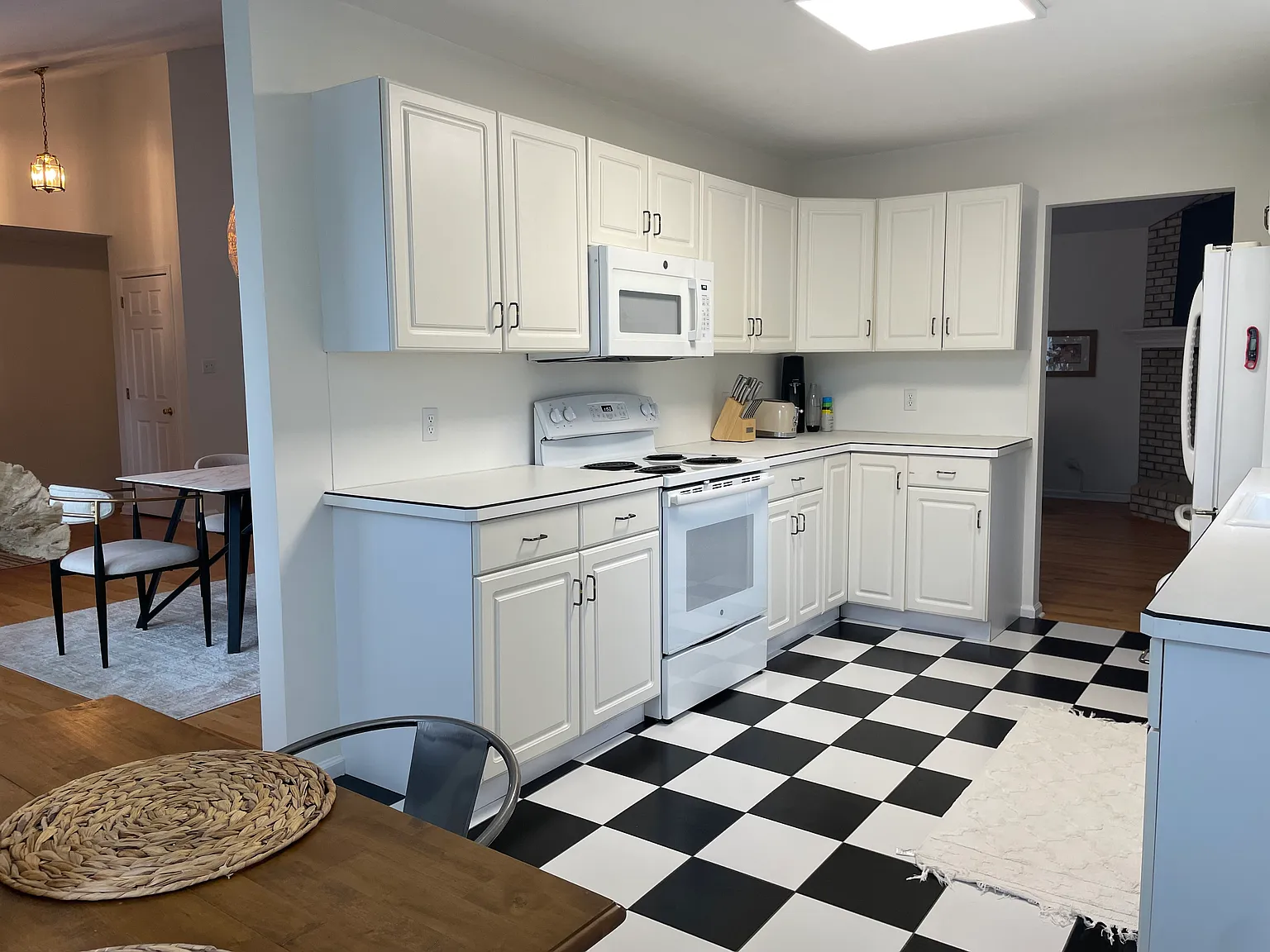 2 bed, 2.5 bath, 1800 sqft, $3,800 — Photo 3