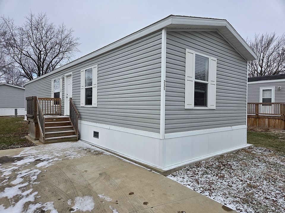1st image of 215 Vermillion Est