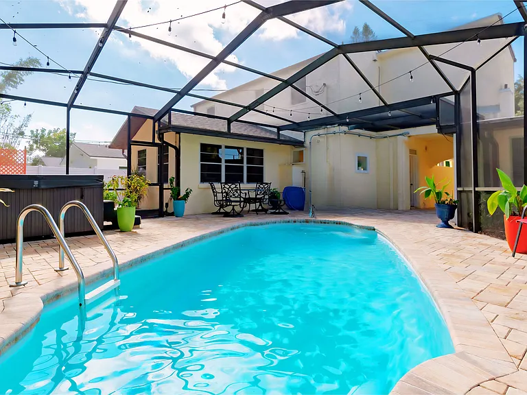 Pool | Outdoor Seating & Dining Area