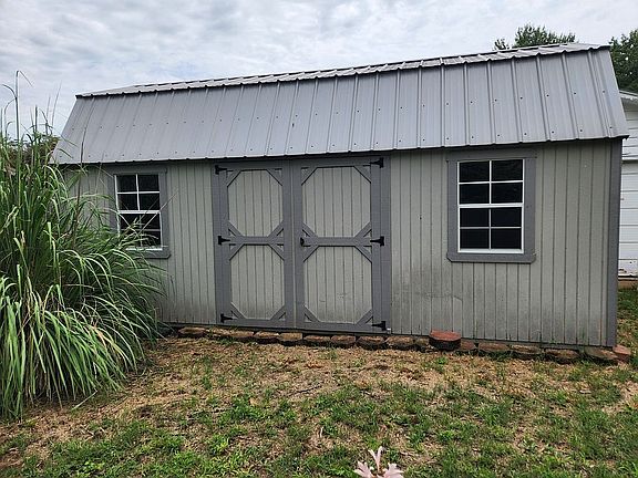 Shed Dual lofts w/ladder
