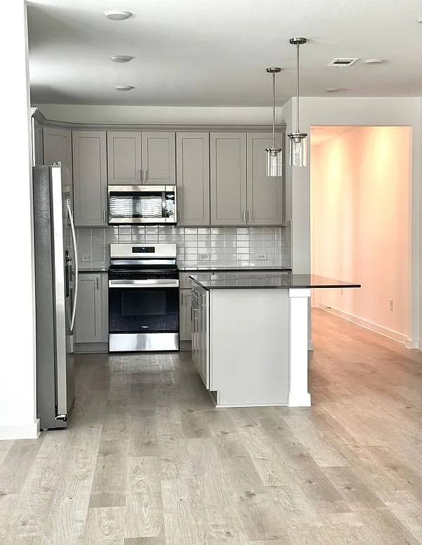 4 bed, 2.5 bath, 2317 sqft, $3,290 — Photo 3
