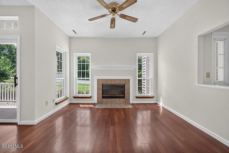 5th image of 1011 Hampton Place Boulevard