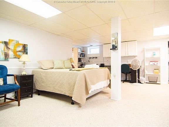 5th image of 703 Mayflower Dr