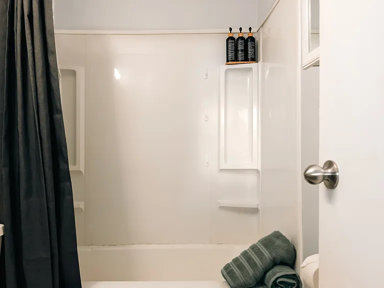 1532 Perry St #1 — Photo 15