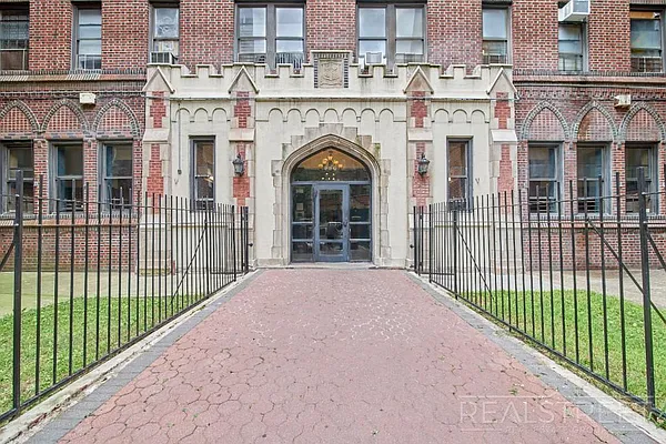 Sold by Real Street Inc | media 15