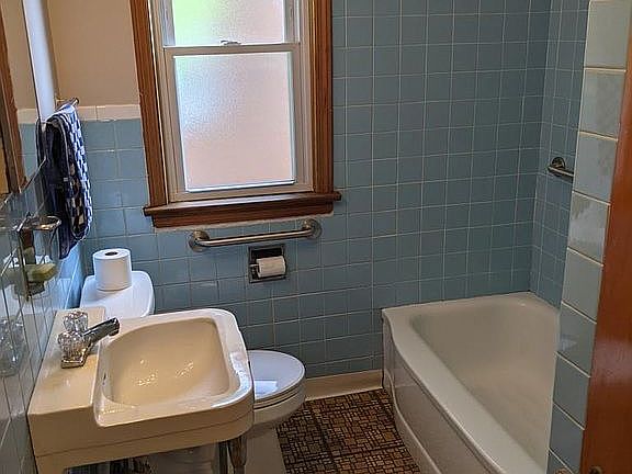 4th image of 8202 Deerfield Dr
