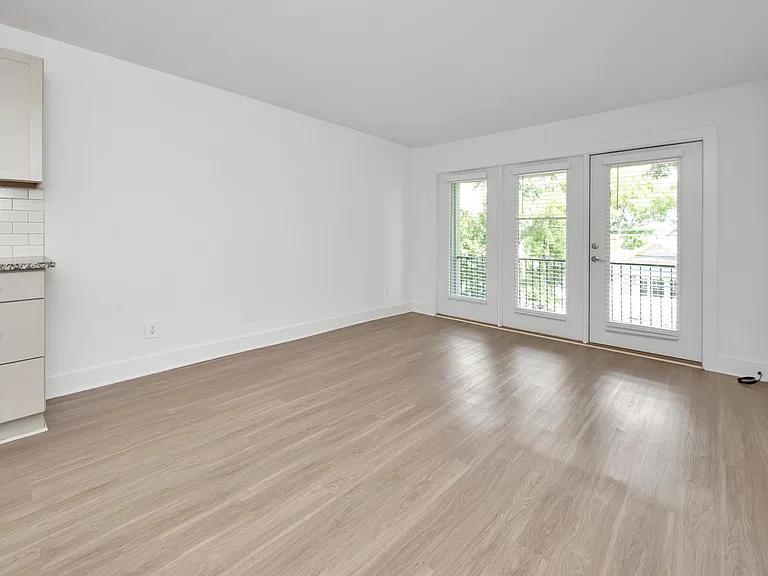 Towncrest Apartments — Photo 16