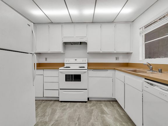 4th image of 2510 Clairemont Dr Unit 203