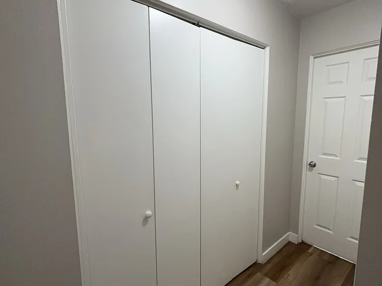 Hall Court Apartments — Photo 12