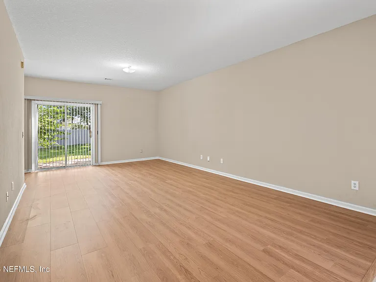 313 Scrub Jay Dr — Photo 10